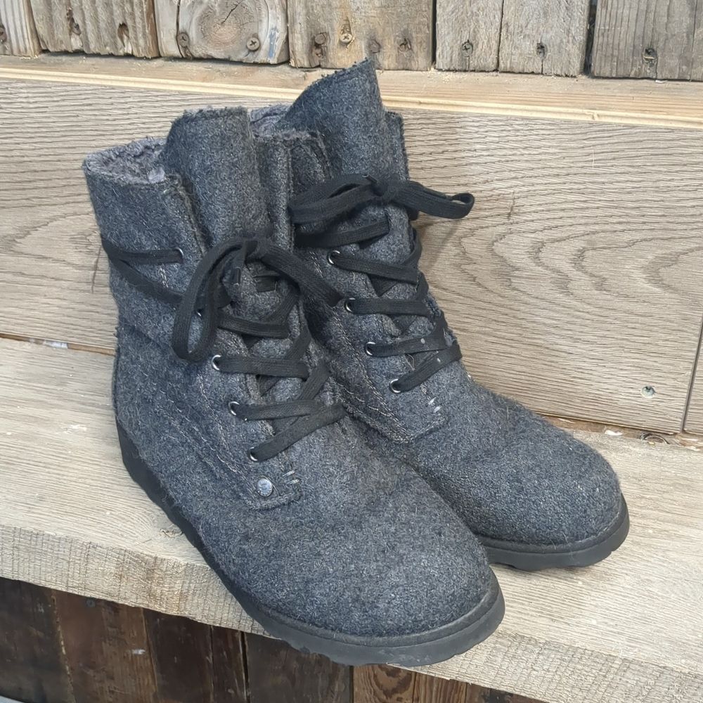 Bearpaw Krista Boots Gray Wool Lace Up Women's Size 9